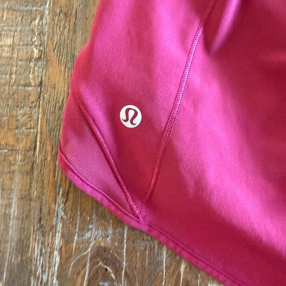 Lululemon Hotty Hot High-Rise Short 4 Size 8 Ripened Raspberry - Picture 3 of 5